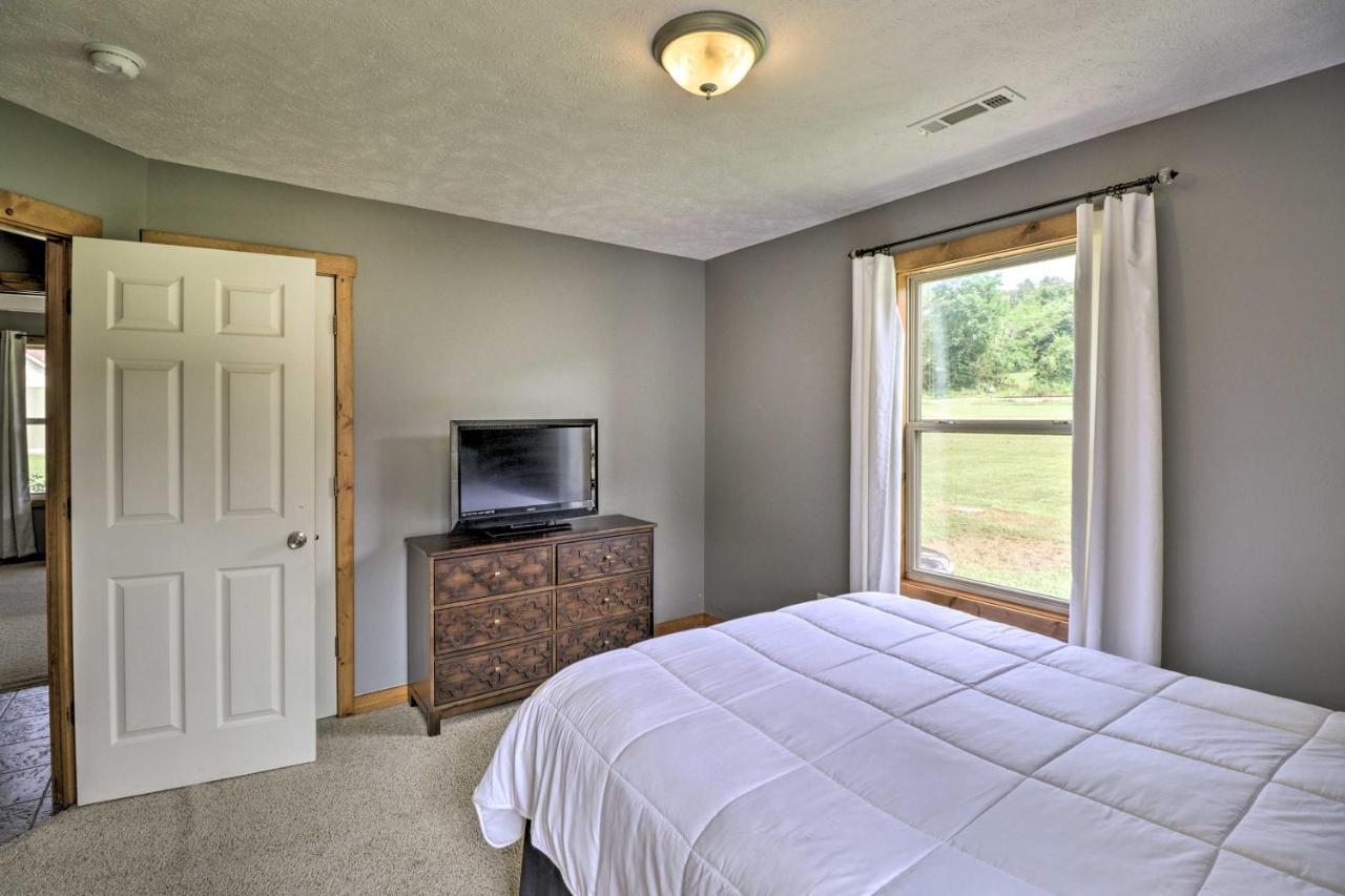 Mountain Home Cottage With Deck On White River! Gassville Bagian luar foto